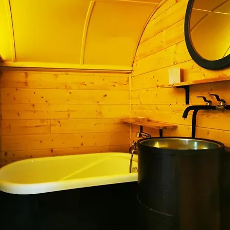 Bed & Breakfast La Maison Des Oiseaux. Roulotte
