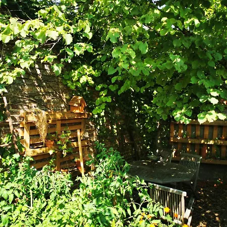 La Maison Des Oiseaux. Roulotte