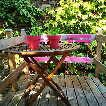 La Maison Des Oiseaux. Roulotte Bed & Breakfast 3*