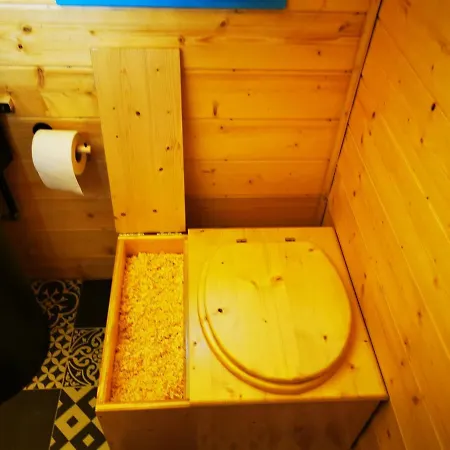 Oda ve Kahvaltı La Maison Des Oiseaux. Roulotte