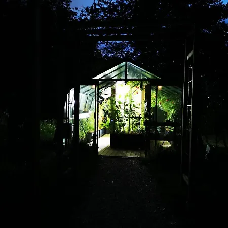 La Maison Des Oiseaux. Roulotte Bed & Breakfast