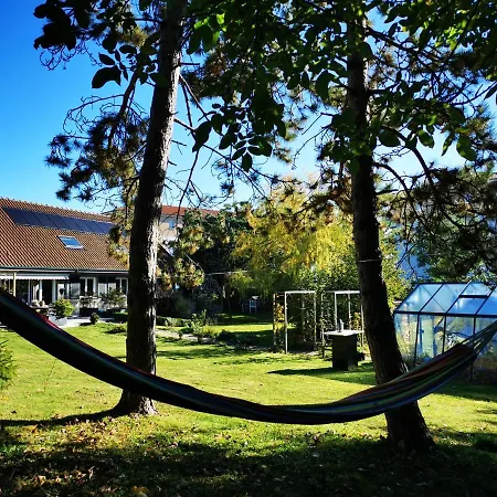 Bed & Breakfast La Maison Des Oiseaux. Roulotte 3*