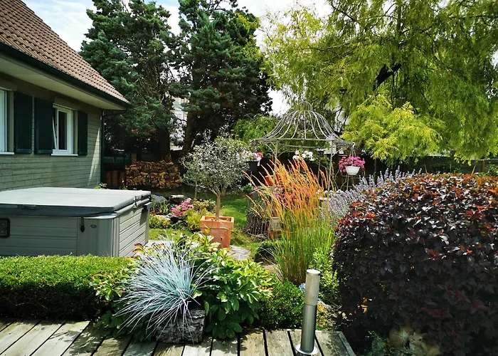 La Maison Des Oiseaux. Roulotte