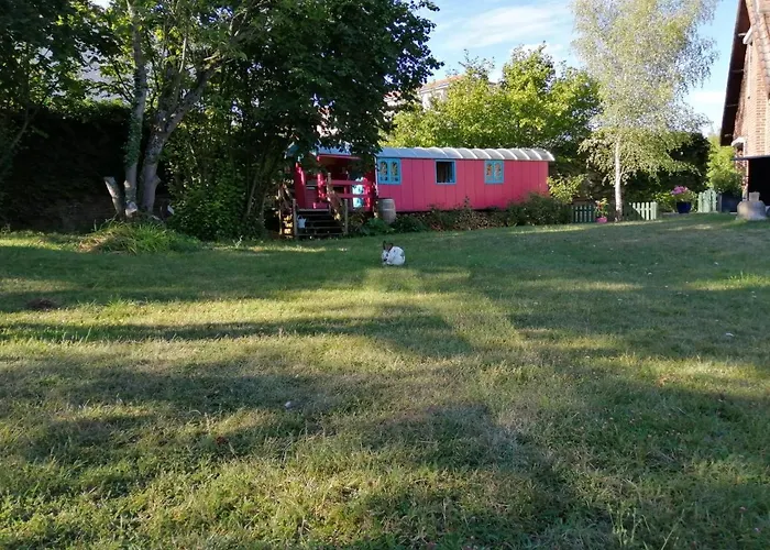 Couette-café La Maison Des Oiseaux. Roulotte 3*