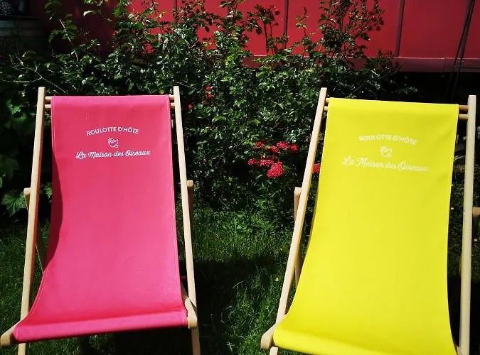 Couette-café La Maison Des Oiseaux. Roulotte